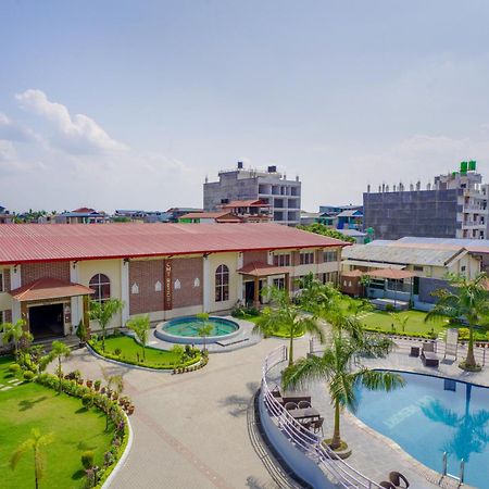 Chitwan Mid Town Resort Bharatpur  Buitenkant foto